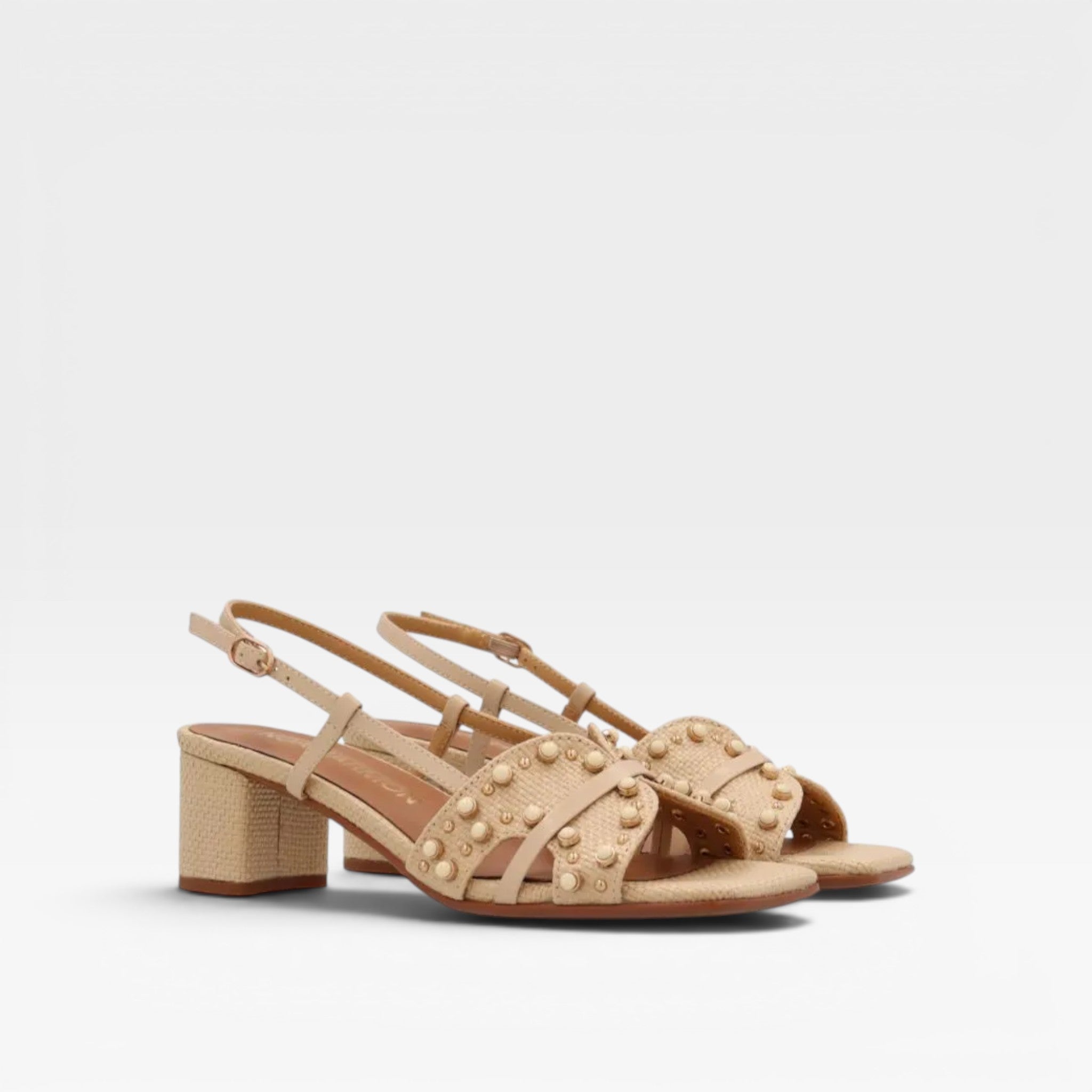 Sandalia tacón tachas beige  - Noa Harmon
