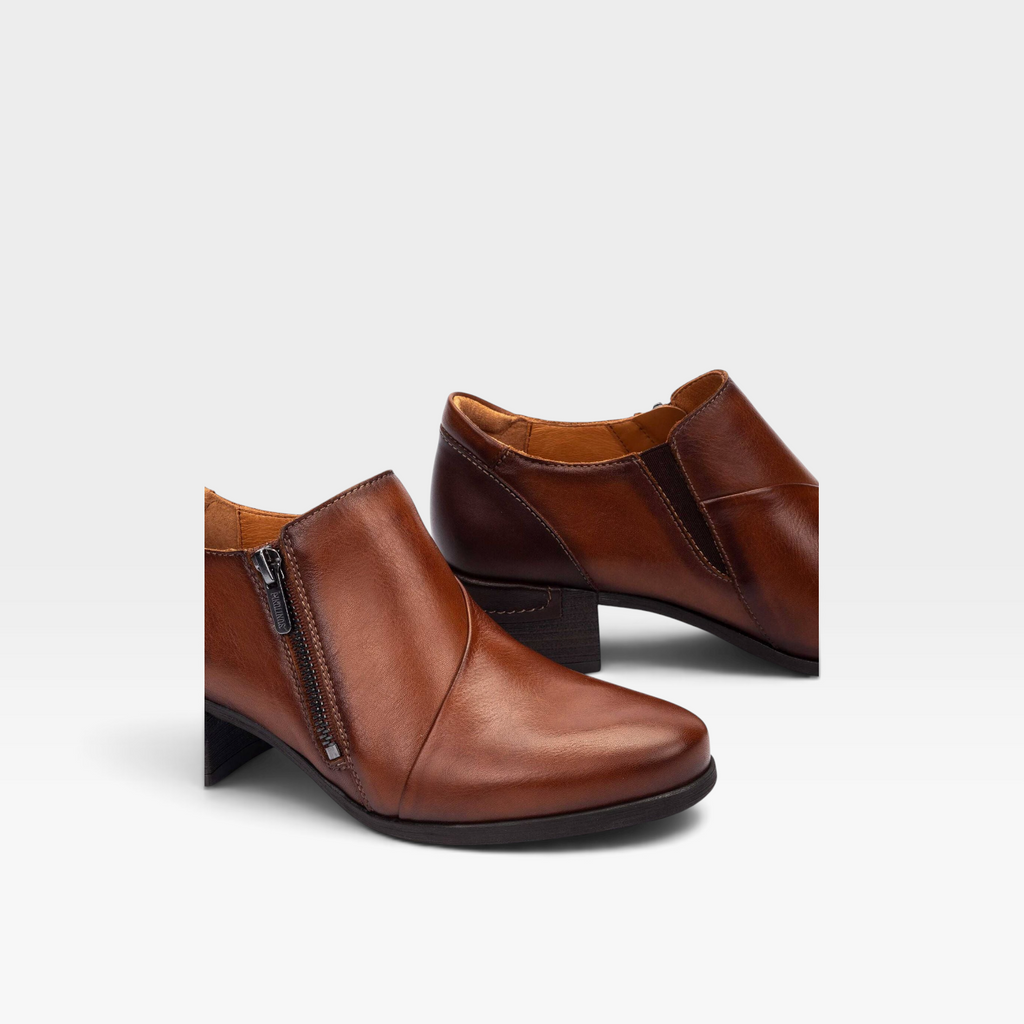 Zapato Malaga abotinado de tacón bajo - Pikolinos