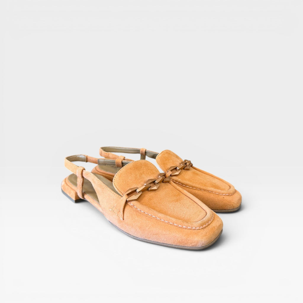 Mule Ante Naranja  con Cadena Decorativa- Pedro Miralles