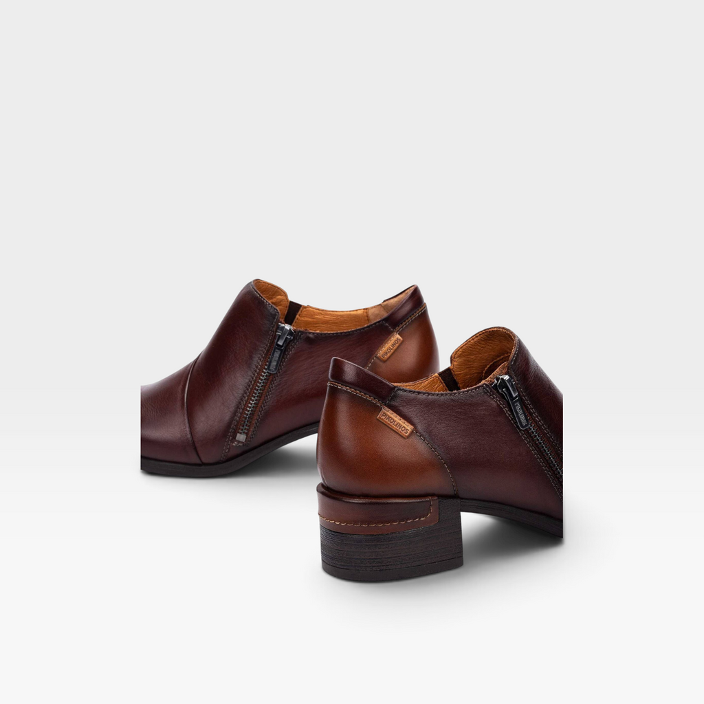 Zapato Malaga abotinado de tacón bajo - Pikolinos