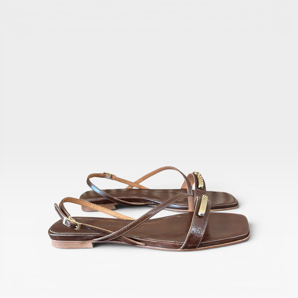 Sandalias Greta con puntera cuadrada  - Ángel Alarcón
