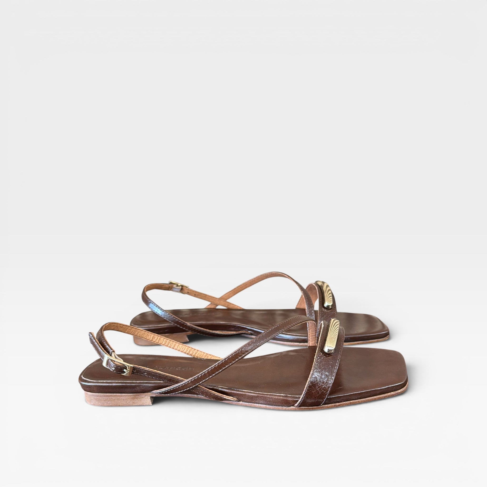 Sandalias Greta con puntera cuadrada  - Ángel Alarcón