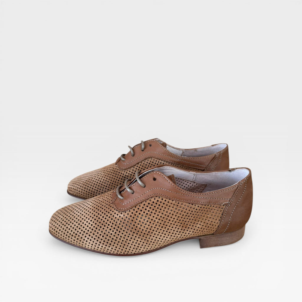Blucher perforado camel - Nival