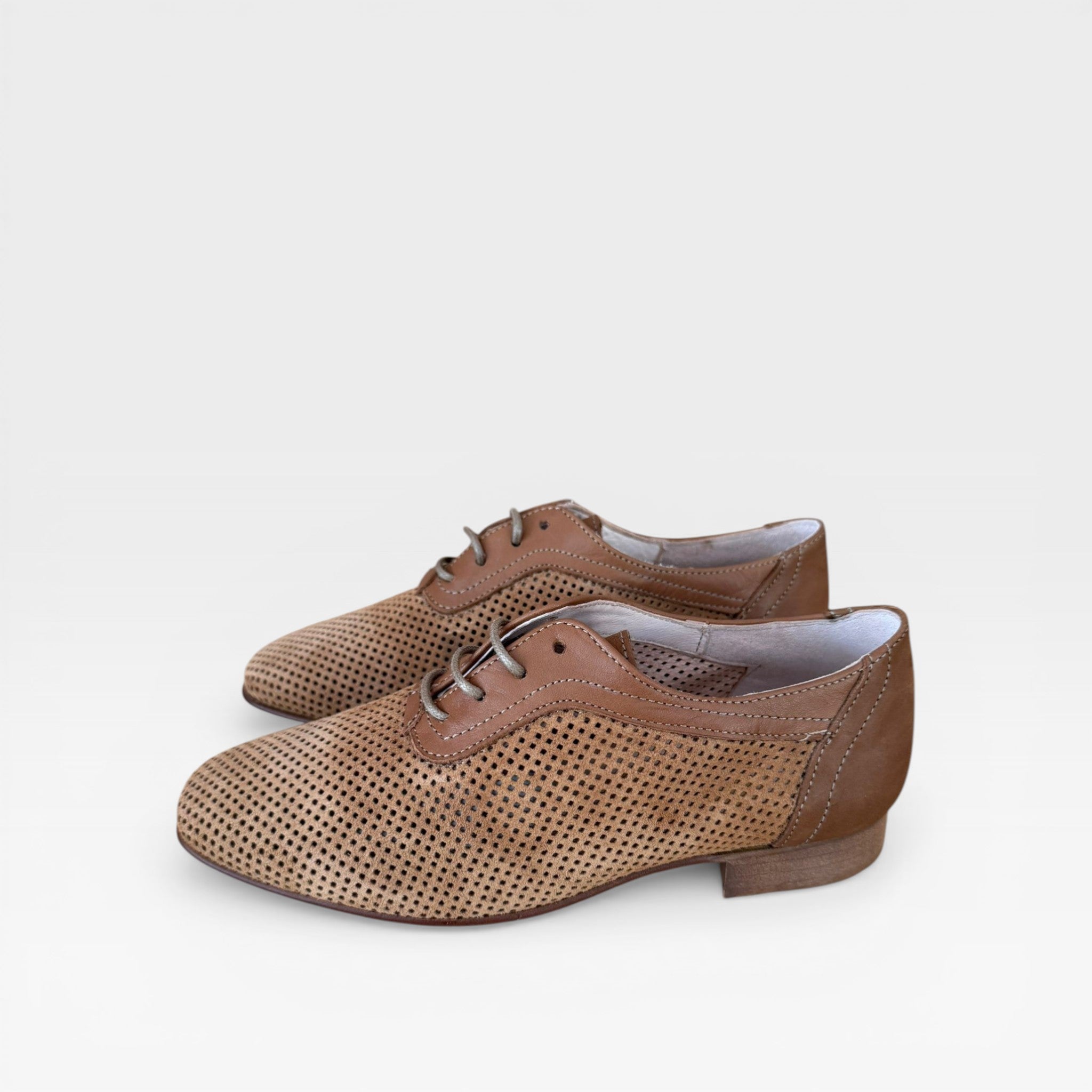 Blucher perforado camel - Nival