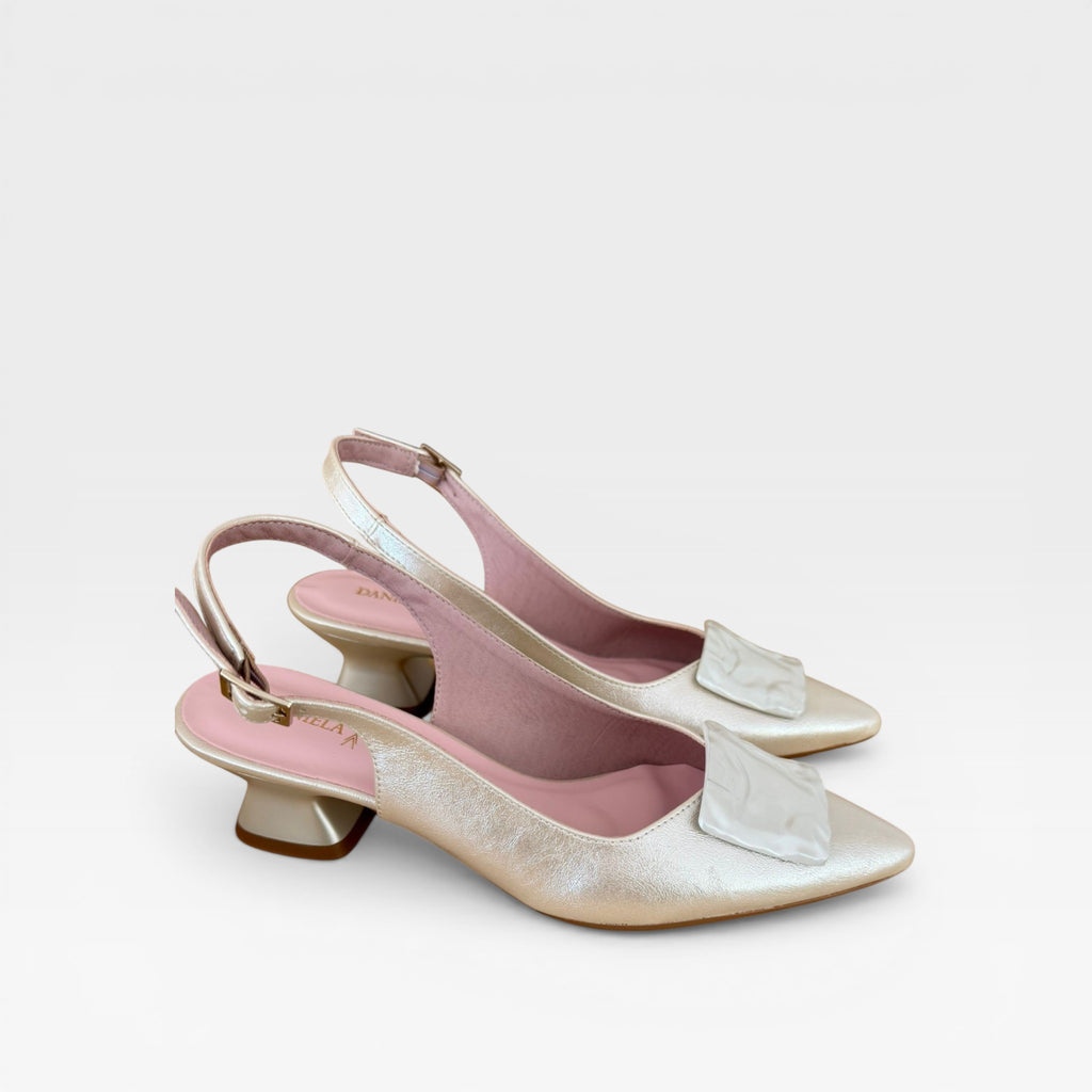 Salón slingback dorado - Daniela Vega