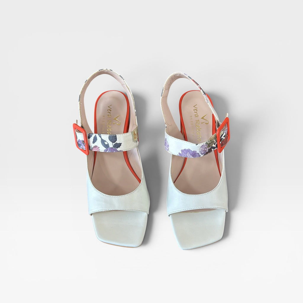Sandalia floral con detalle flor - Vera rebato