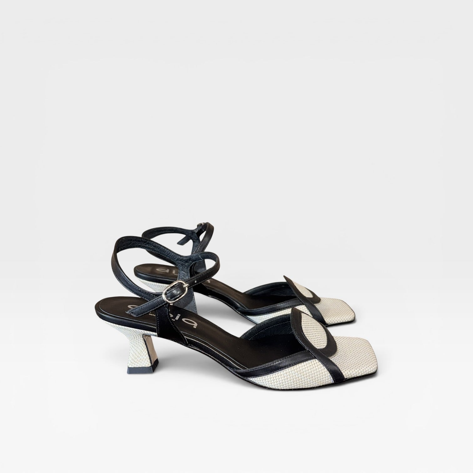 Sandalias beige Napa negra - Dibia
