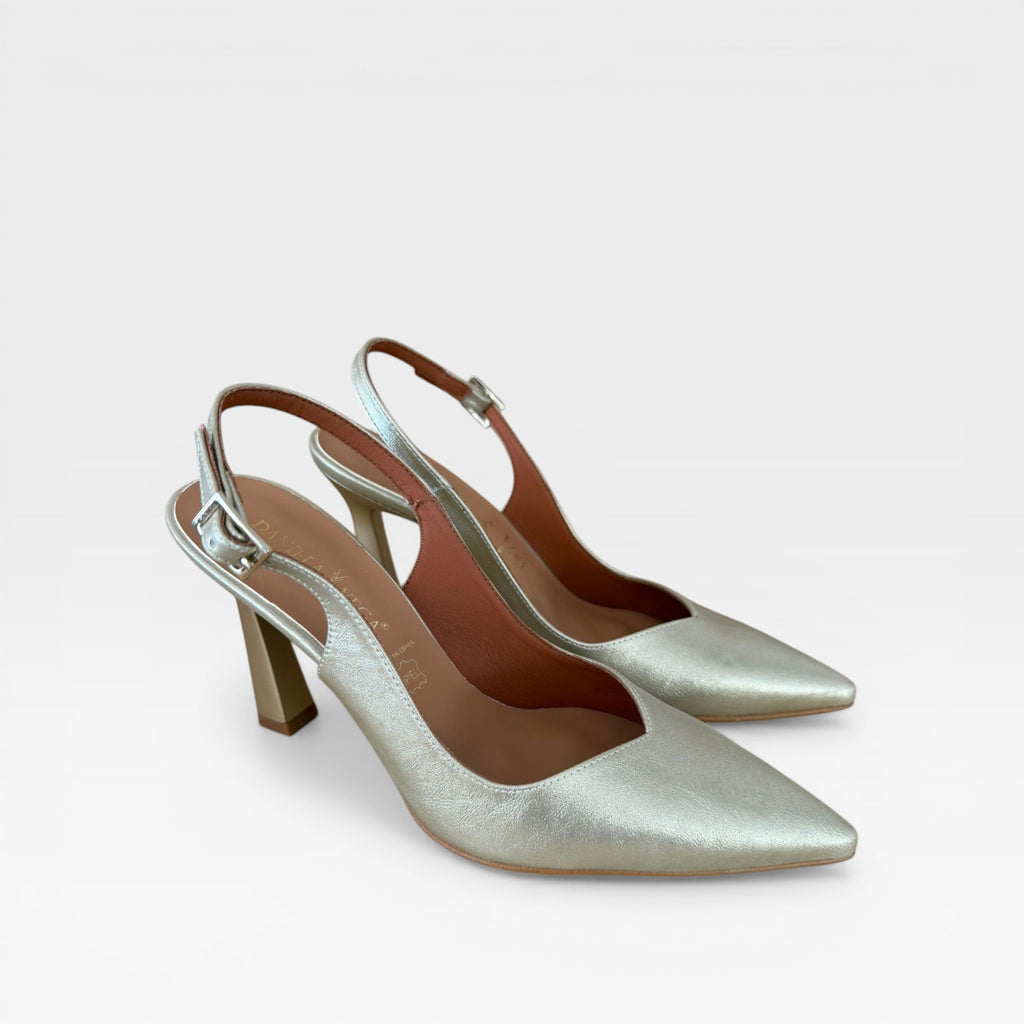 Salón slingback dorado - Daniela Vega