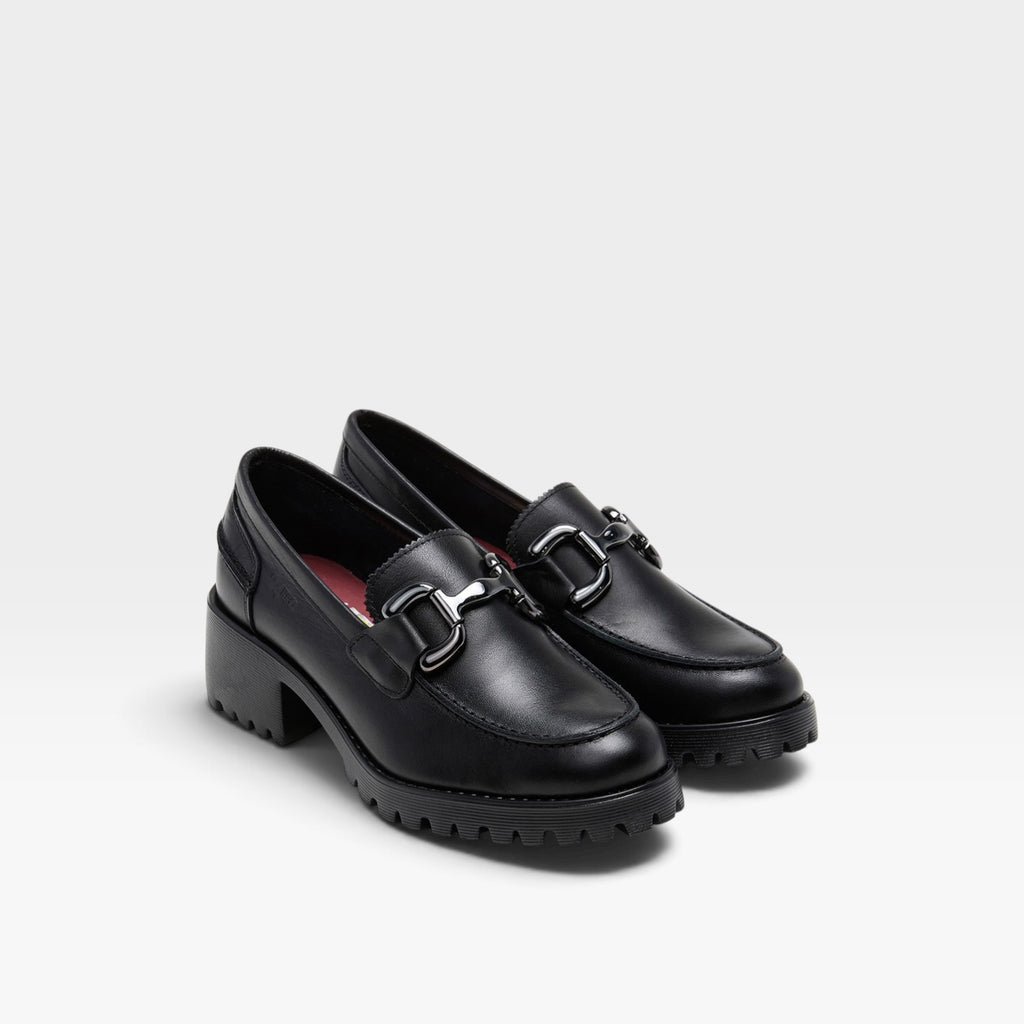 Mocasín piel estribo metálico negro - 24 horas