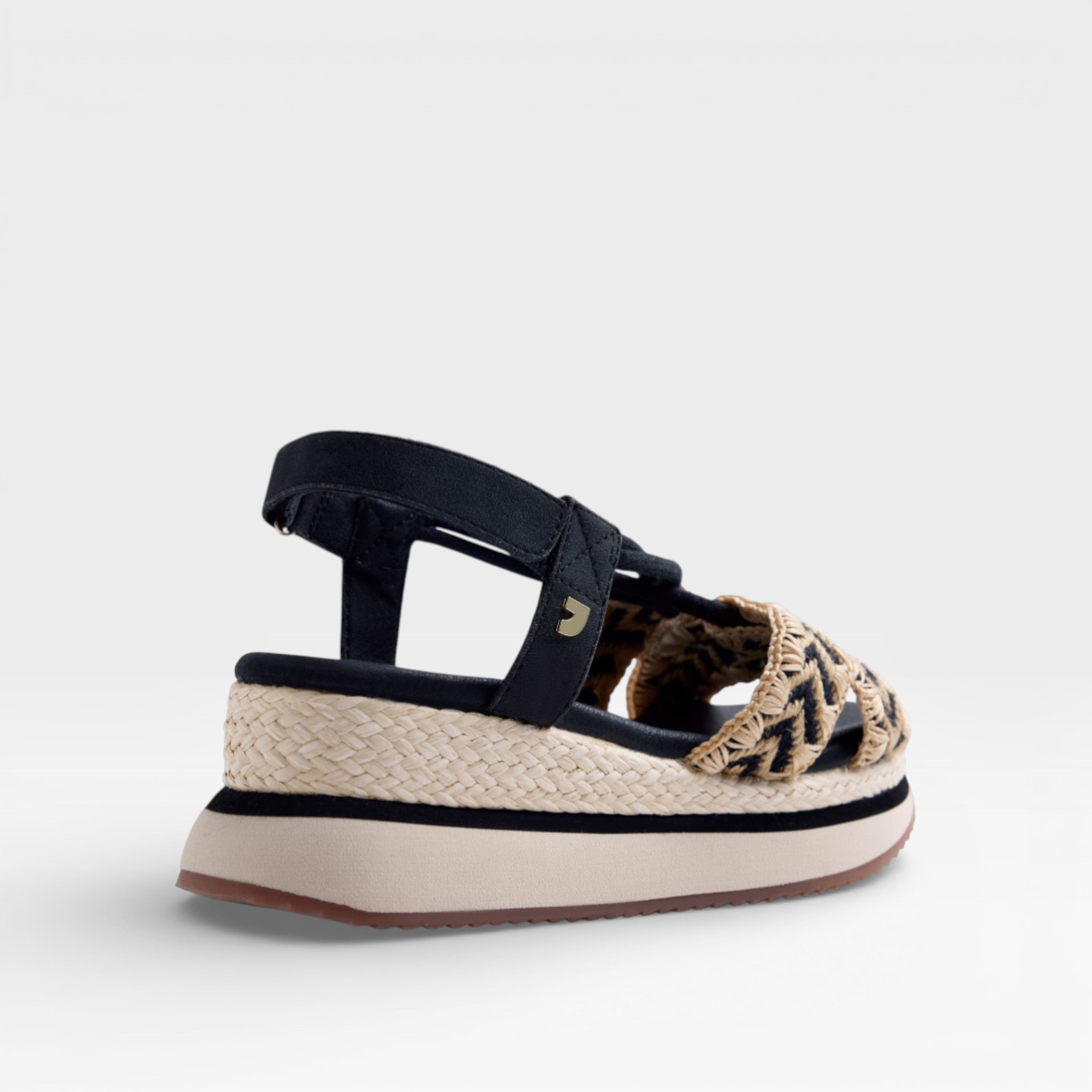 Sandalia Cuña Bordado Ugunja Negra- Gioseppo