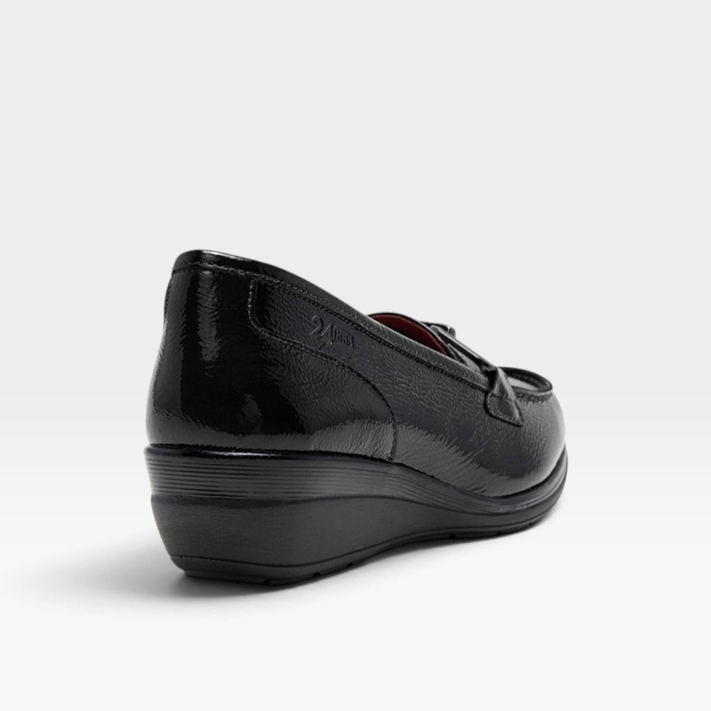 Mocasín piel charol detalle pedrería - 24 horas