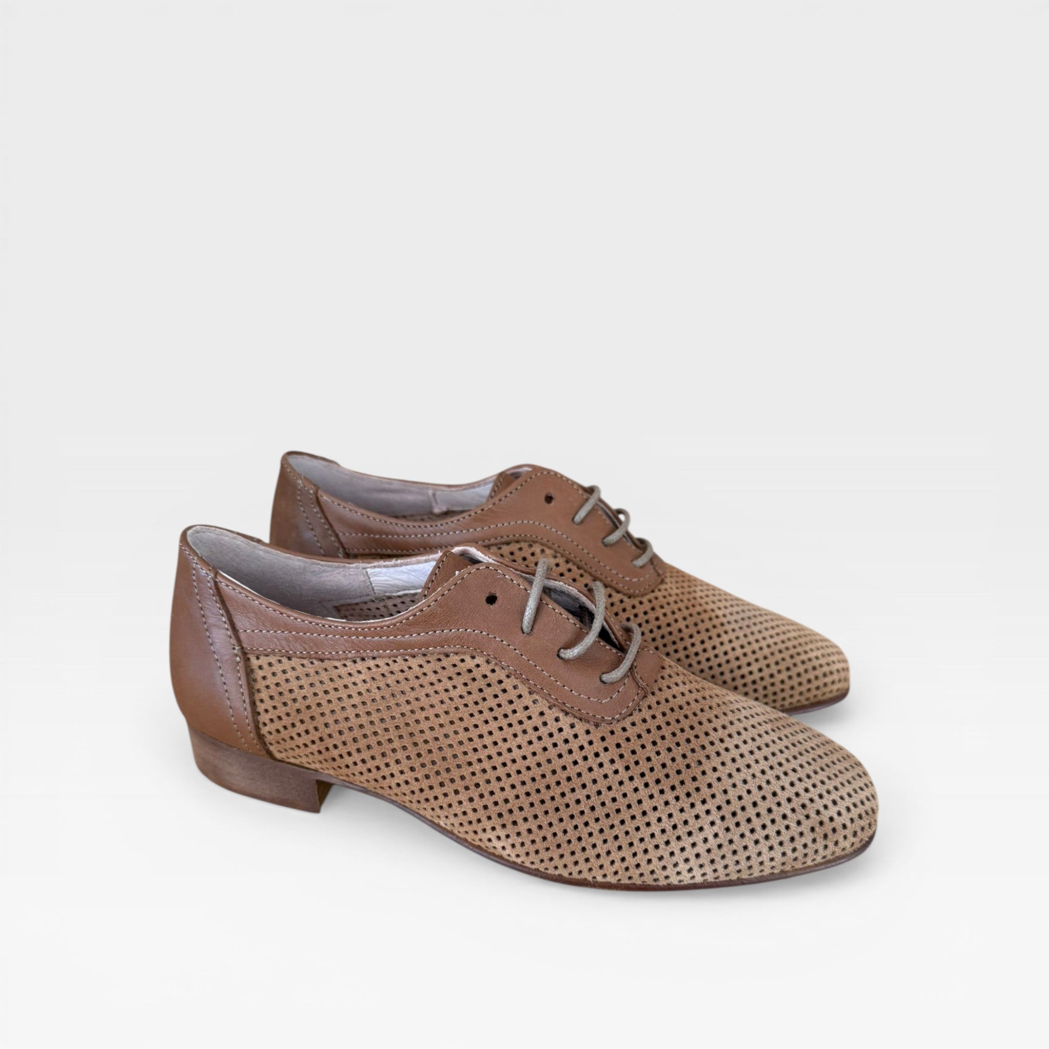 Blucher perforado camel - Nival