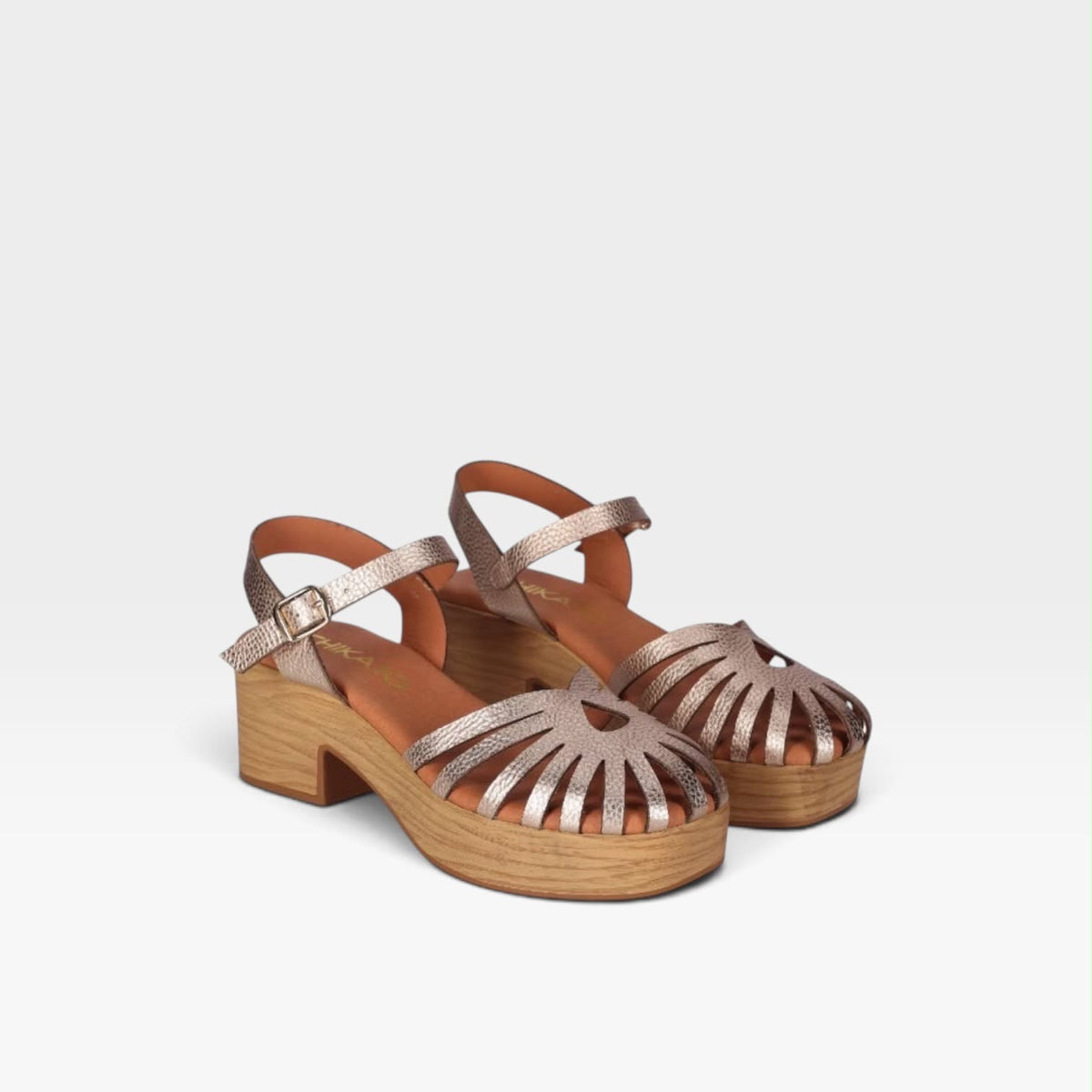 Sandalias tacón doradas con diseño troquelado - Chika 10