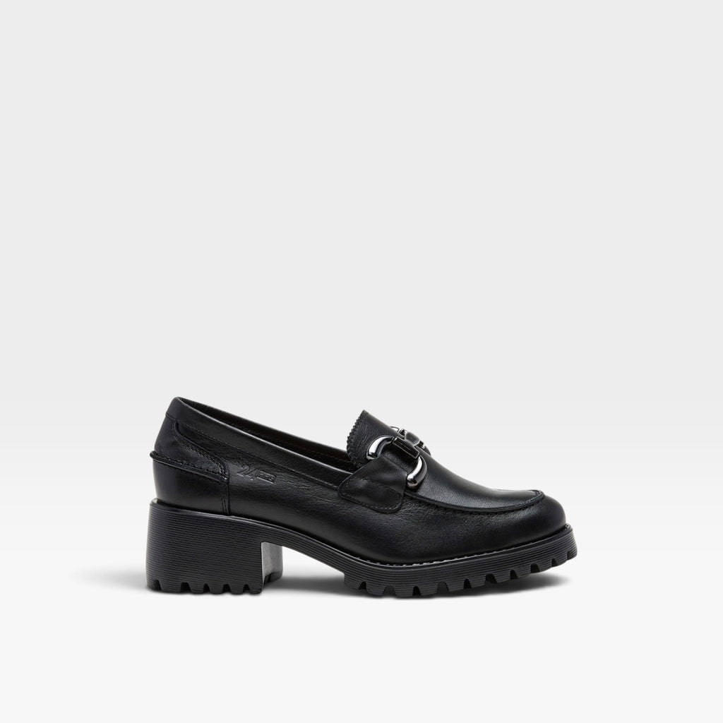 Mocasín piel estribo metálico negro - 24 horas