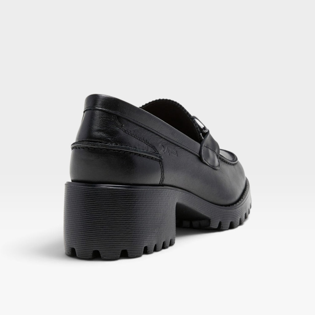 Mocasín piel estribo metálico negro - 24 horas