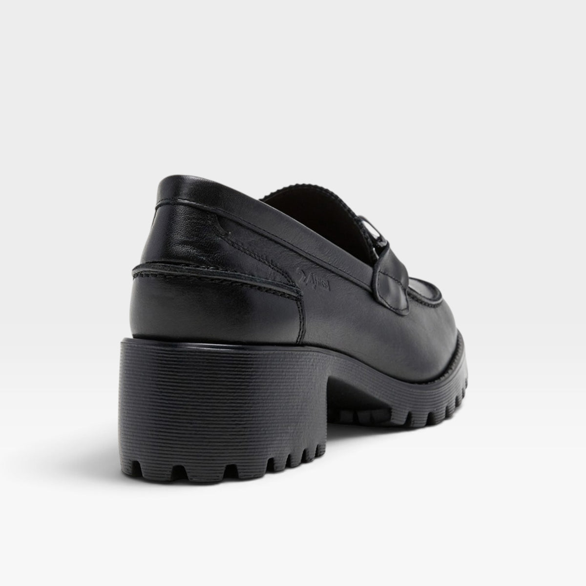 Mocasín piel estribo metálico negro - 24 horas