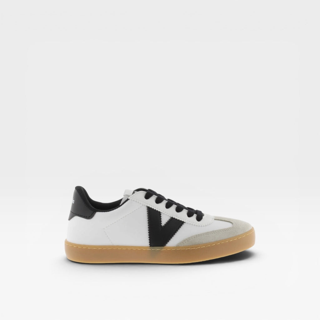 Zapatilla con pieza contraste y suela caramelo - Victoria