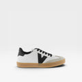 Zapatilla con pieza contraste y suela caramelo - Victoria