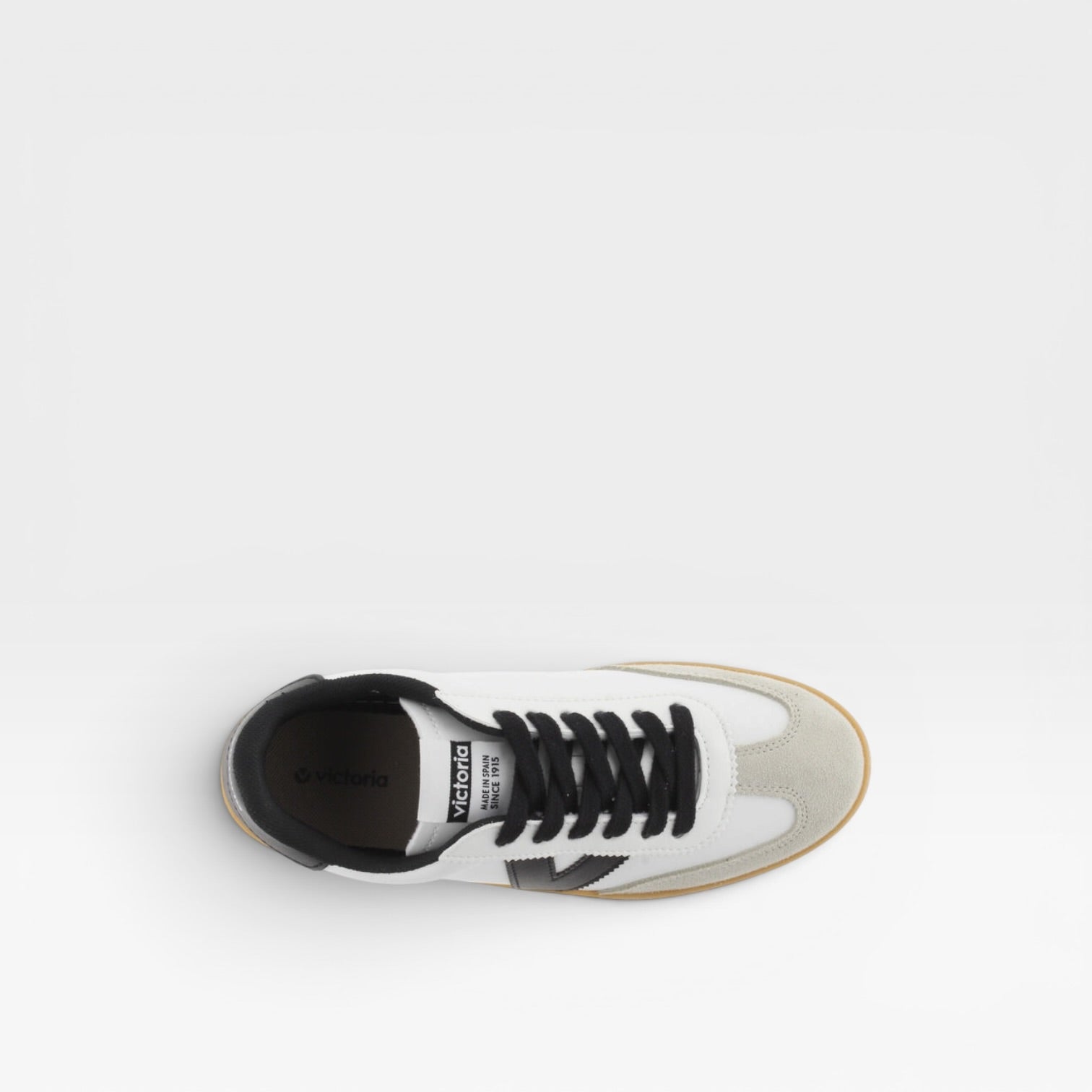Zapatilla con pieza contraste y suela caramelo - Victoria