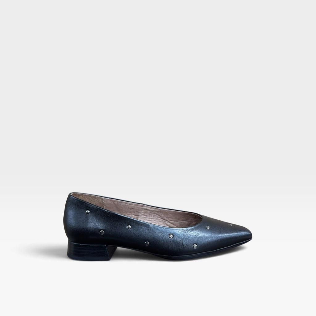Bailarina tachas napa negro  - Kaola