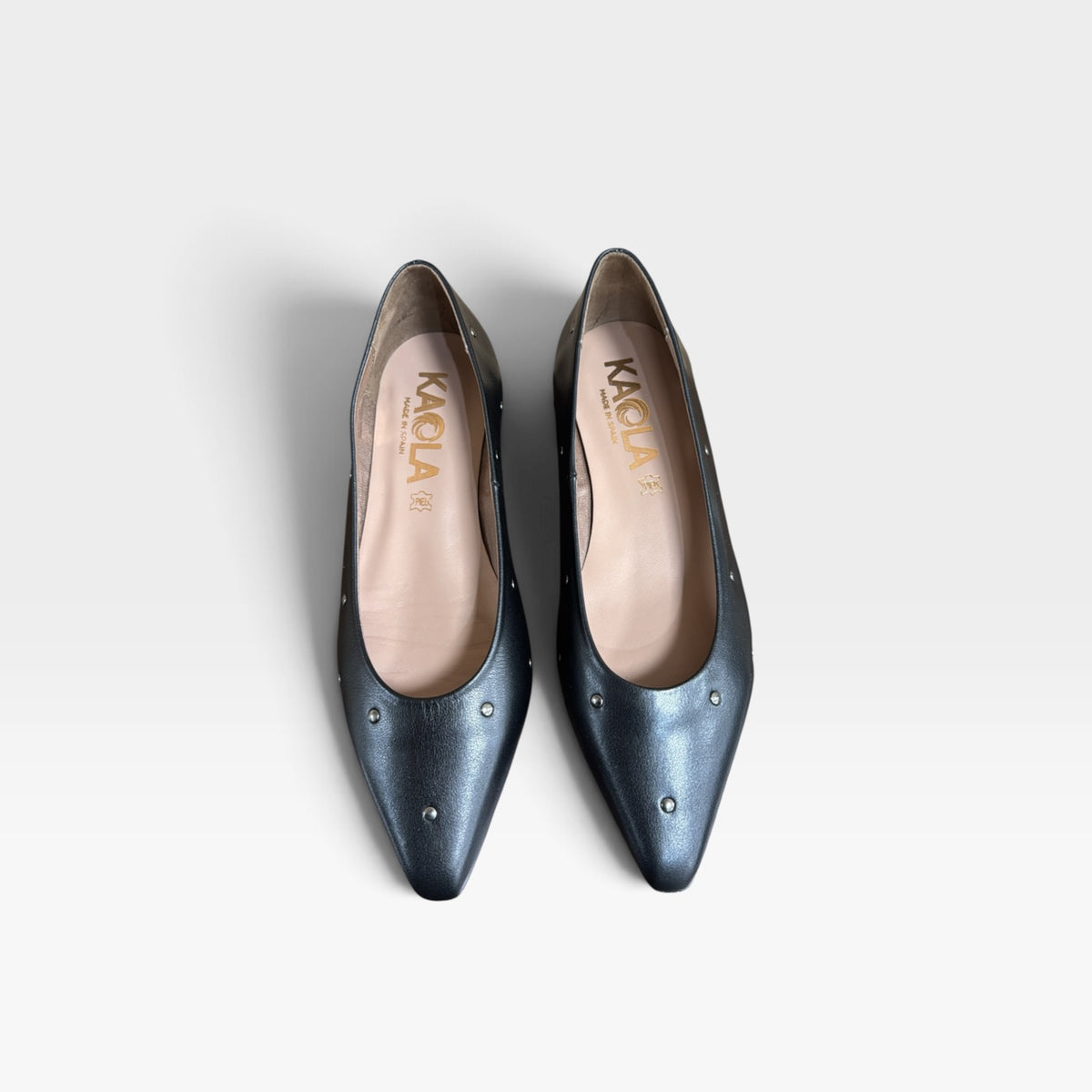 Bailarina tachas napa negro  - Kaola