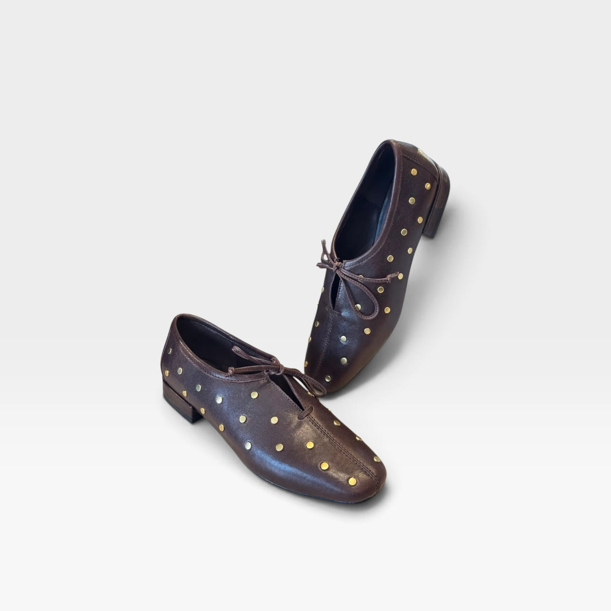 Bailarina VERSALLES tachas marrón   - Another Trend