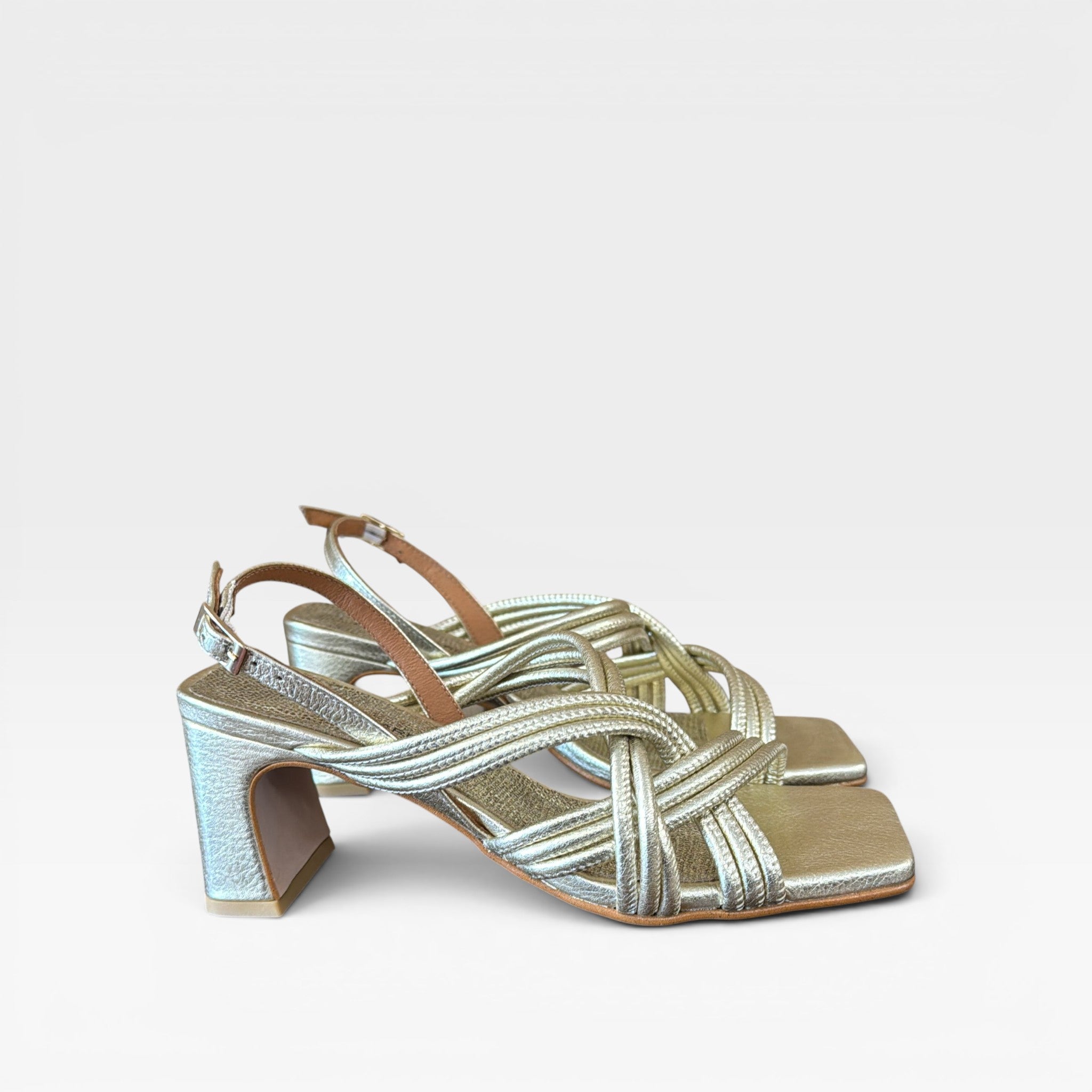 Sandalias dorada tacón  - Ángel Alarcón
