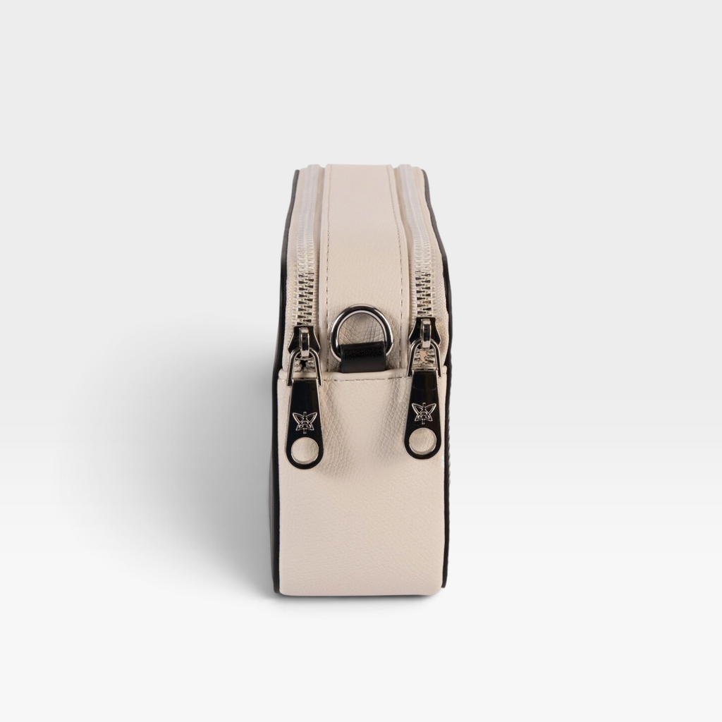 Bolso bandolera con frontal vinilo negro - Pepe Moll