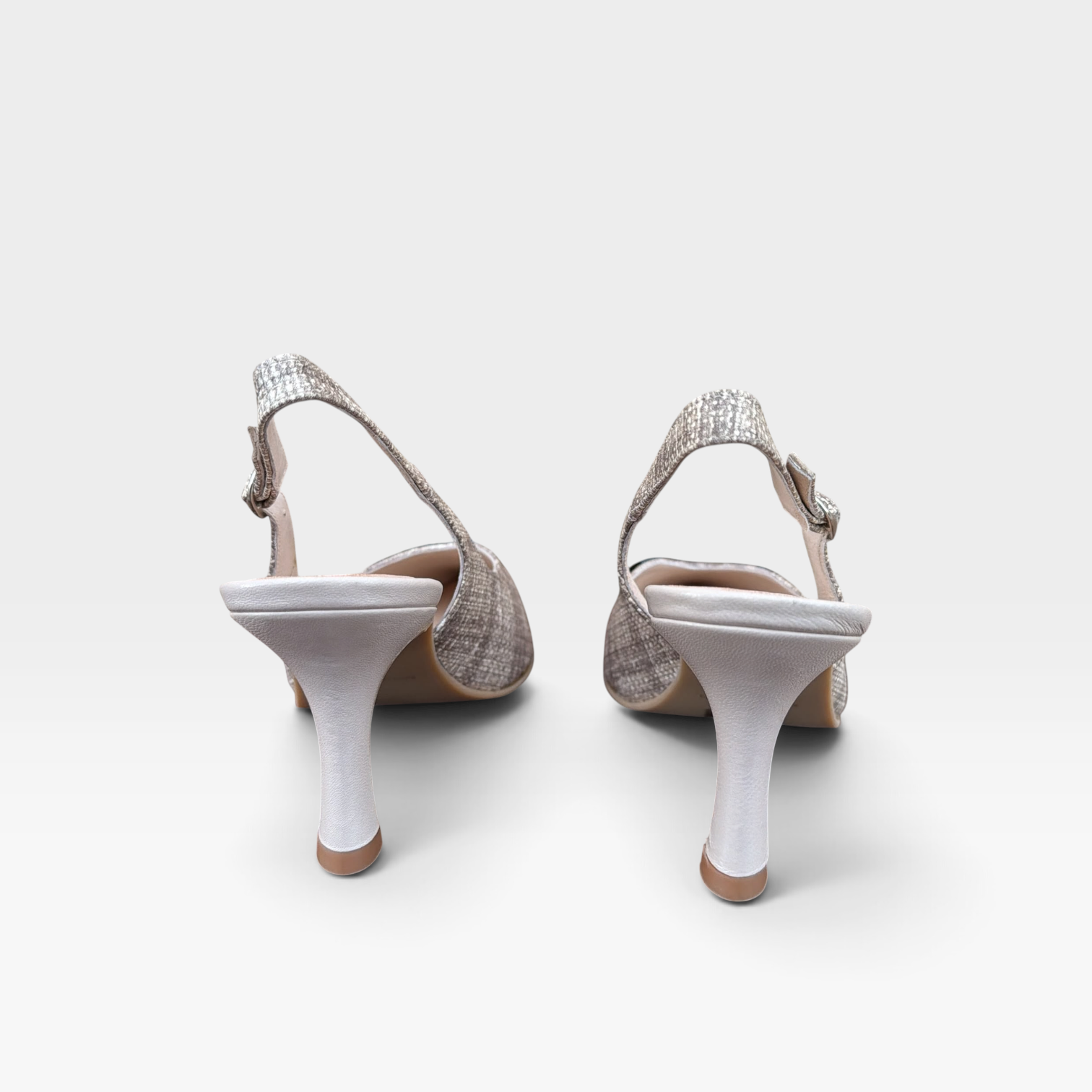 Zapato de salón con adorno de hebilla cuadrada - Dibia