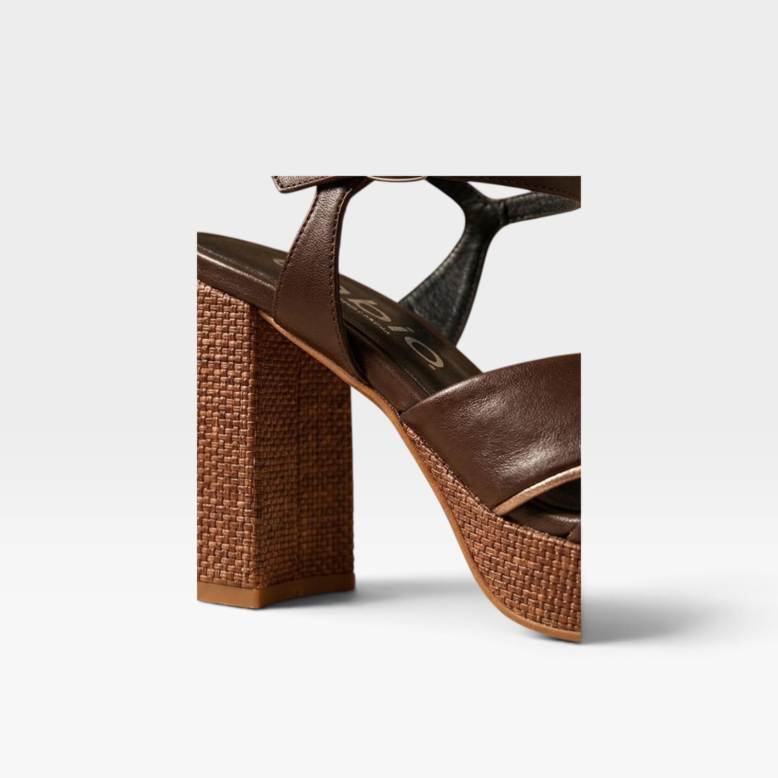 Sandalia plataforma marrón chocolate - Dibia