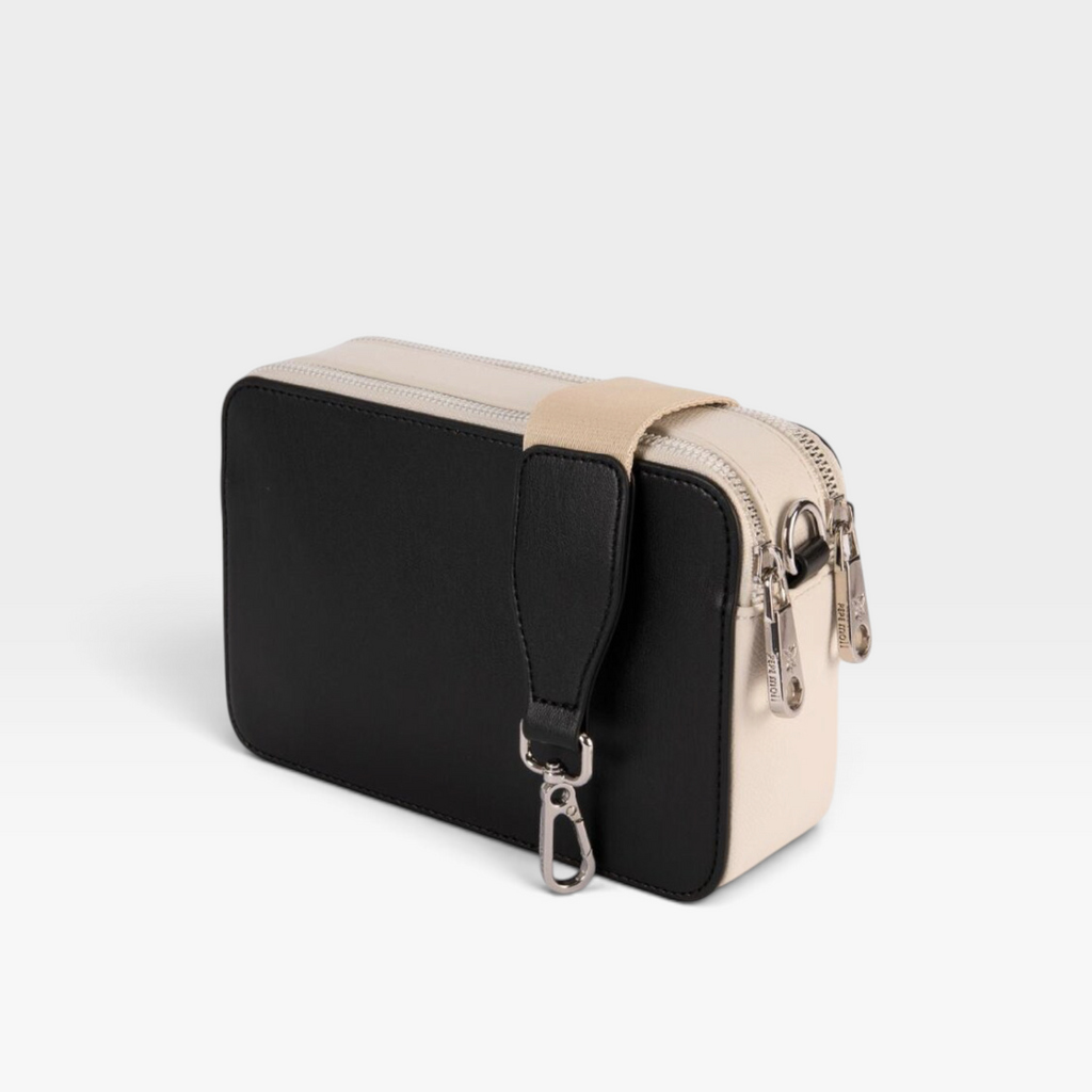 Bolso bandolera con frontal vinilo negro - Pepe Moll