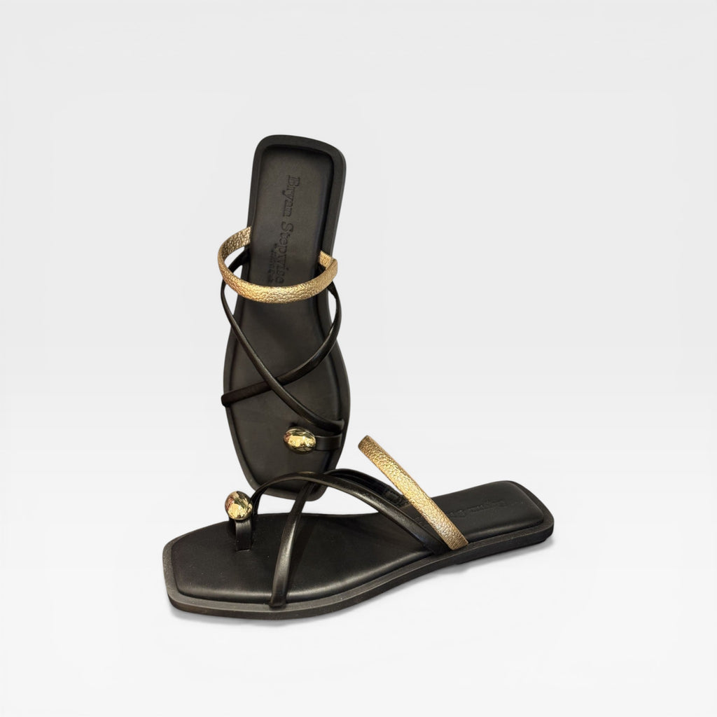 Sandalias negra y dorada - Bryan Stepwise