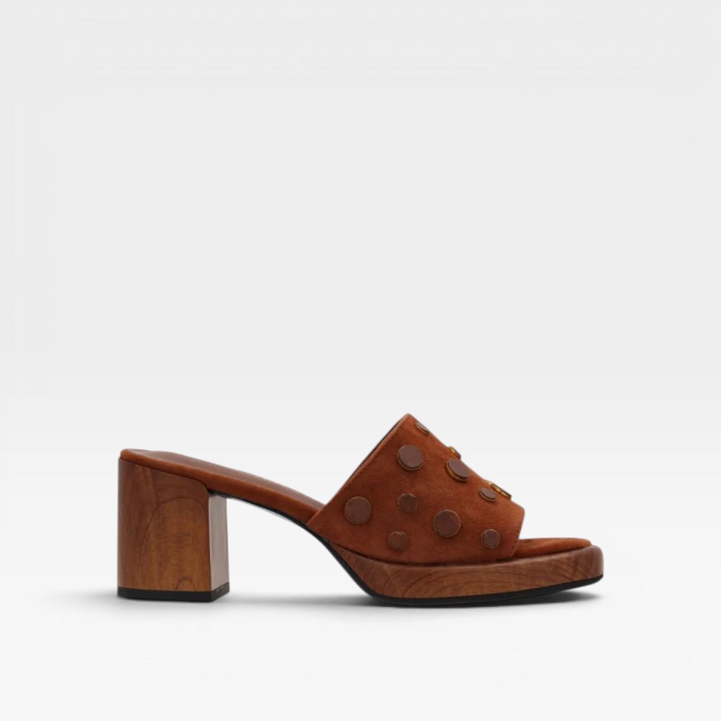 Mule marrón tachas  - Noa Harmon
