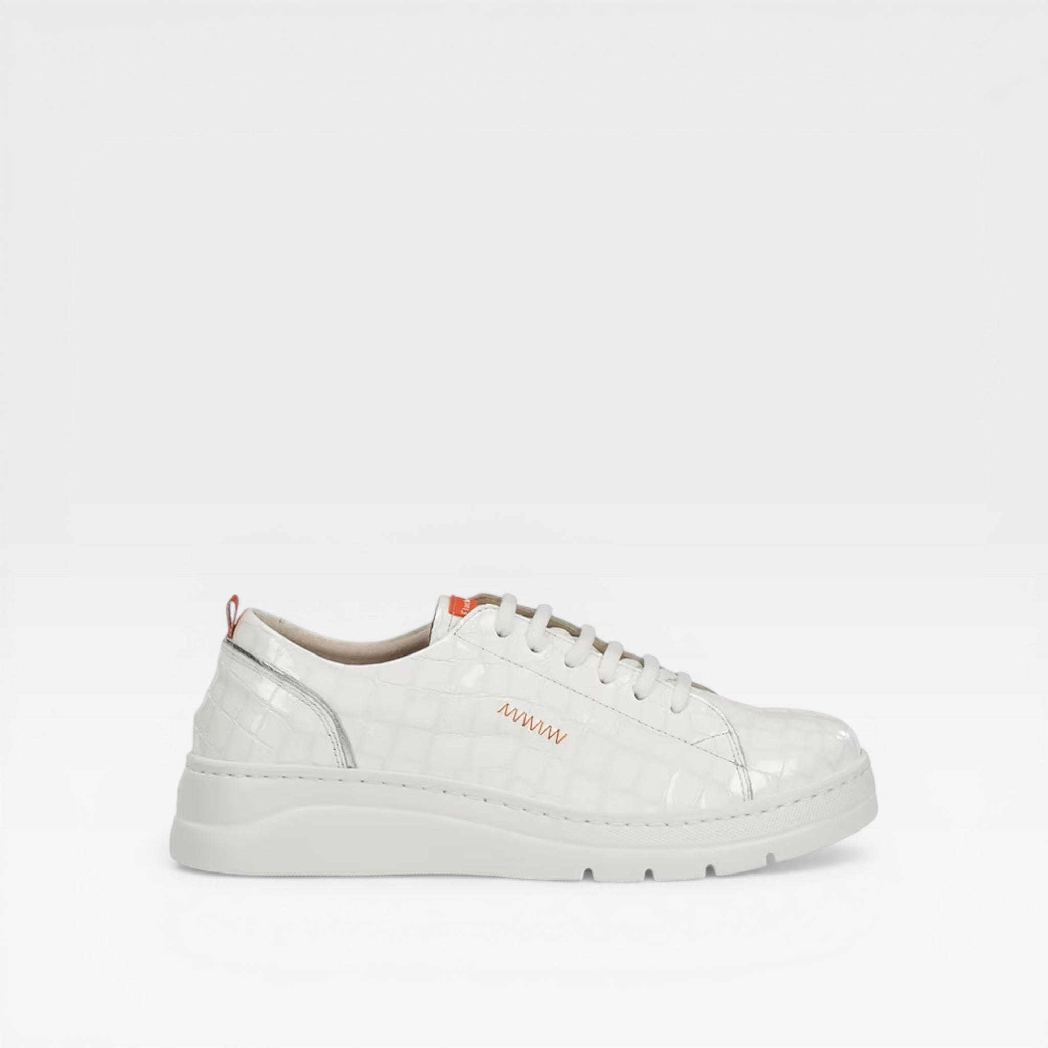 Zapato deportivos charol blanco  - Fluchos