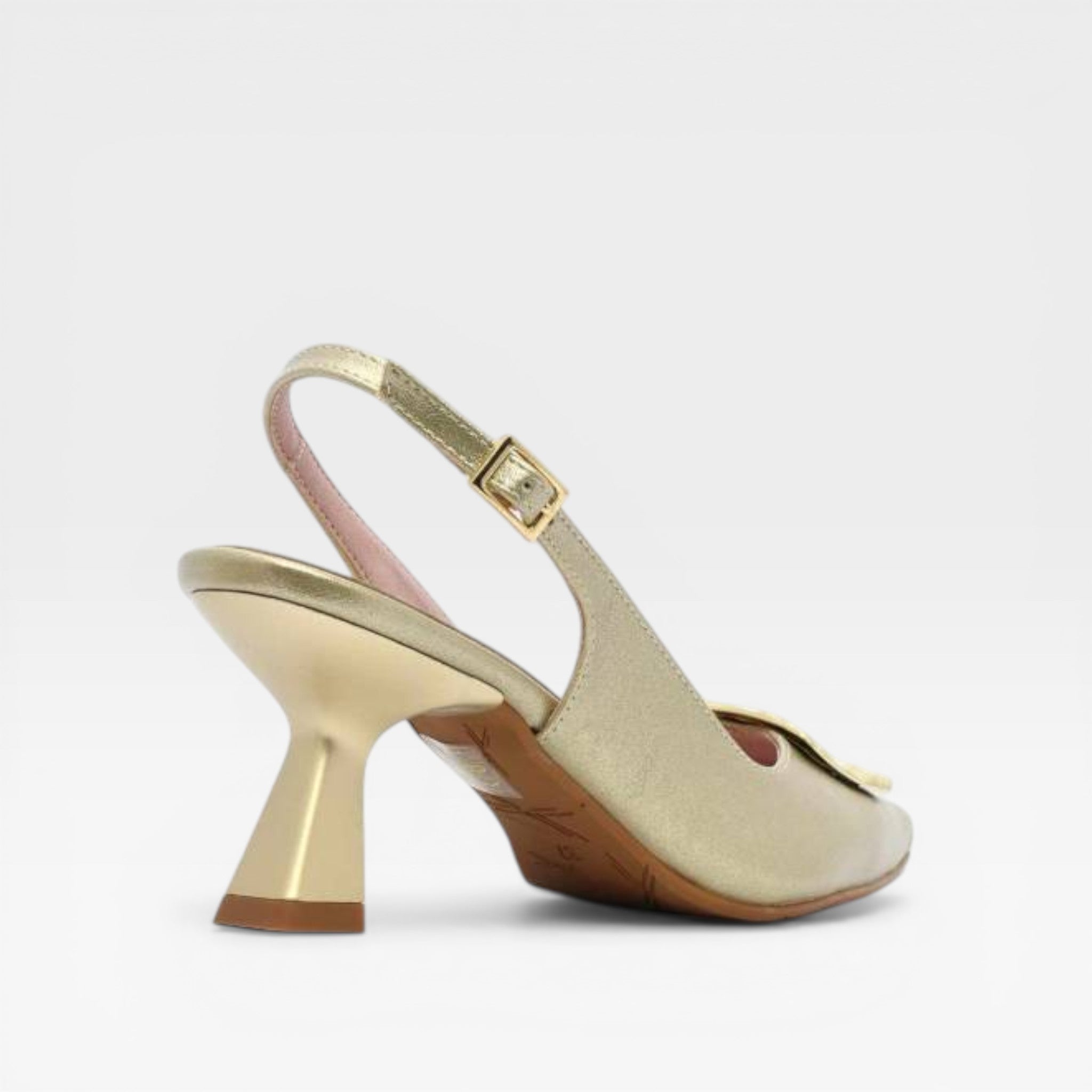 Salón slingback dorado - Daniela Vega